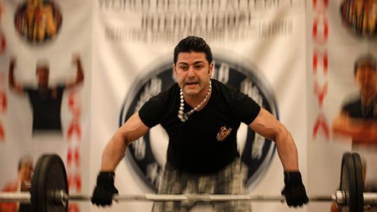 Türk sporcu bir saatte 7 bin 60 kilo kaldırarak dünya rekoru kırdı