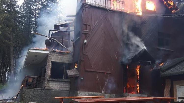 Tosya Dipsiz Göl Milli Parkındaki boş otelde yangın çıktı