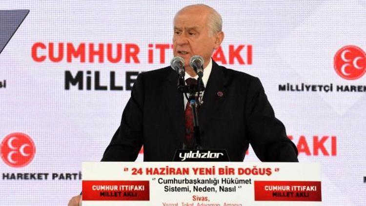 Bahçeli: Apolet sökecek müptezel anasından doğmadı