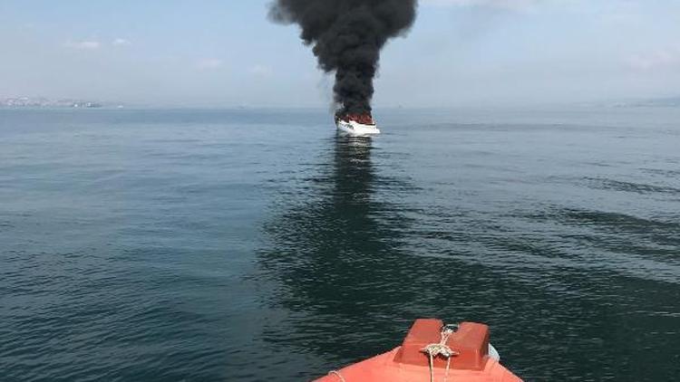 Yalova açıklarında teknede yangın