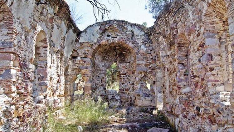 Çamlı Manastırını delik deşik ettiler