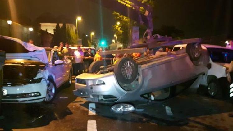 Beyoğlunda otomobili ile takla atan sürücü kaza sonrası olay yerinden kaçtı