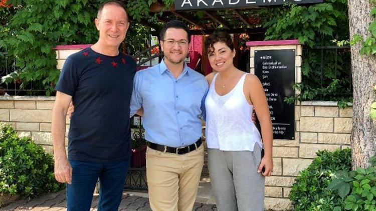 Milletvekili adayı Erkan, Sümer Ezgü Sanat Akademisini ziyaret etti