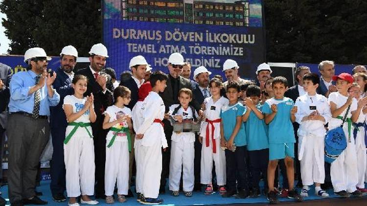 Uzaya üst sınırına çıkan ilk Türk Esenyurt’ta okul yaptırıyor
