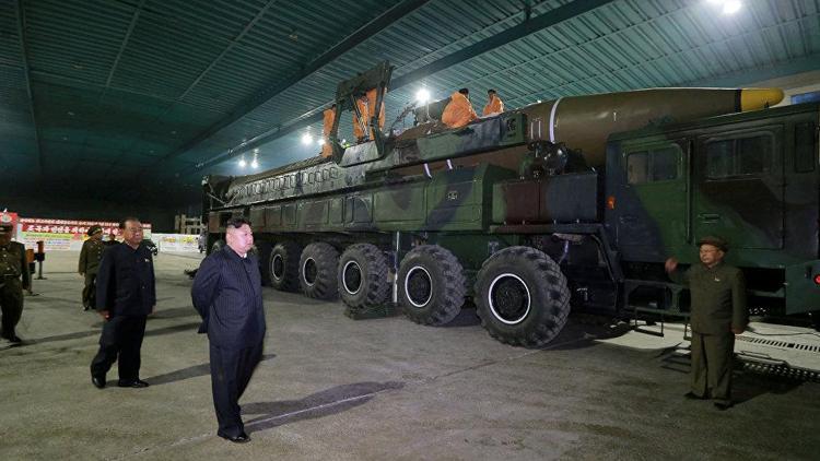 Kuzey Kore balistik füze deneme sahasındaki platformu söktü