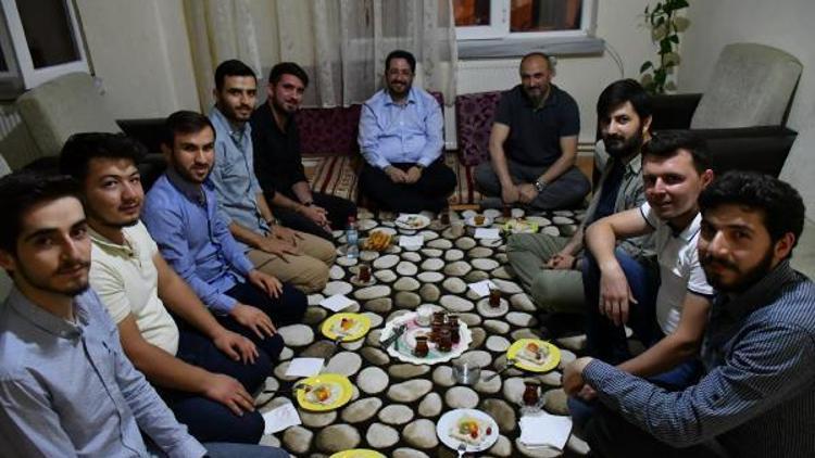 Başkan Yazgı, üniversitelilerle iftar yaptı