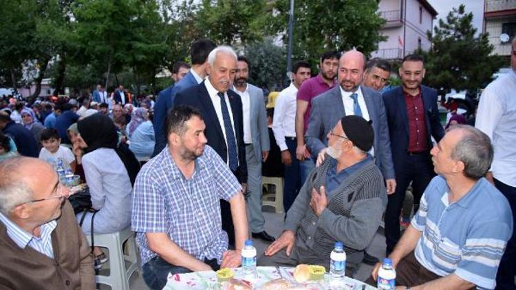 Selçuklu Belediyesi binlerce vatandaşı iftar sofrasında buluşturuyor