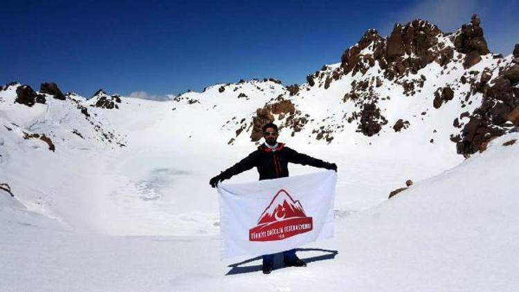 Vanlı dağcılar İranda zirve yaptı