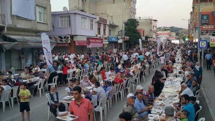 Kadirlide 15 bin kişilik iftar