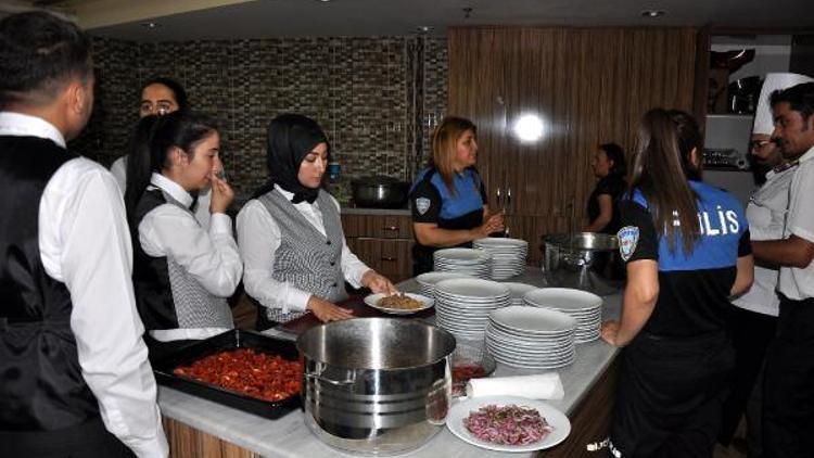 Aşçılık kursu kursiyerlerinden iftar