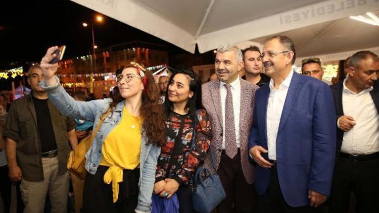 Bakan Özhaseki Ramazan Sokağında