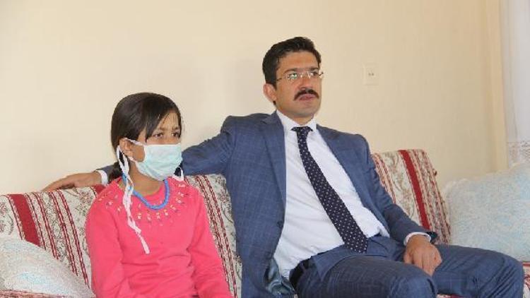 Karaciğer hastası Zeynep, karnesini evde aldı