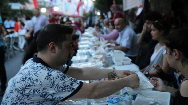 Kanada Büyükelçiliği ve Şişli Belediyesi sokak iftarı düzenledi