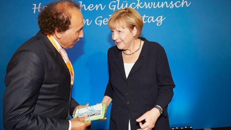 Merkel 15 Temmuz darbe girişimin nasıl haber aldı