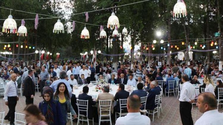 Yahşiyanda 5 bin kişilik  iftar yemeği verildi