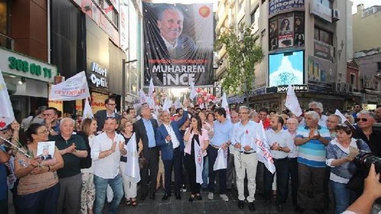 CHPli adaylardan çarşıda yürüyüş