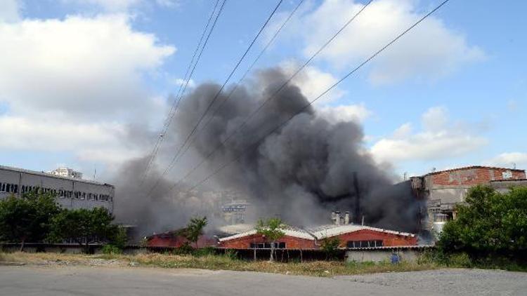 Ek fotoğraflar // Gaziosmanpaşada tekstil fabrikasında yangın
