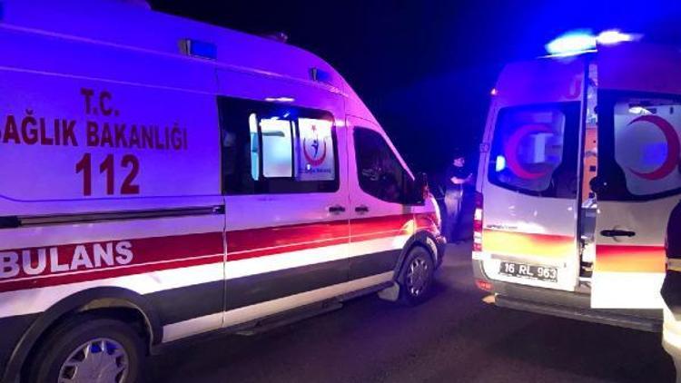 Arıza nedeniyle emniyet şeridindeki otobüse TIR çarptı: 2 ölü, 10 yaralı
