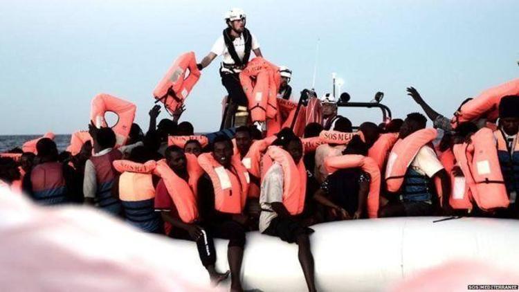 İnanılmaz İtalya yüzlerce göçmeni taşıyan gemiye limanlarını kapadı