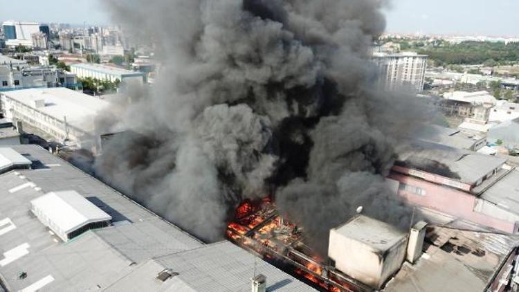 (Havadan fotoğraflar) -// Davutpaşada iplik fabrikasında yangın