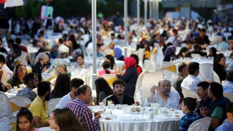 Şentepe’de 3 bin kişilik iftar sofrası kuruldu