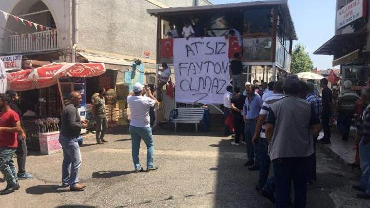 Faytonculardan koşum takımlı protesto...Adalara at ambulansı ve veteriner geliyor