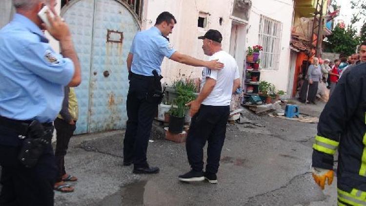 Kendini odaya kilitleyip evi ateşe verdi