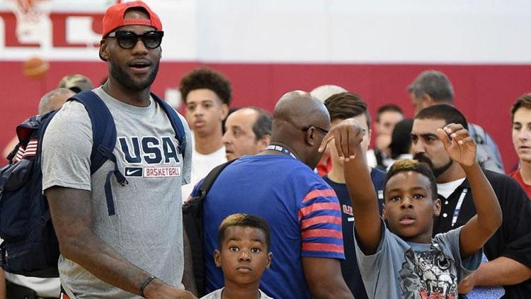 LeBron: “En Büyük Başarım Oğlumla Beraber NBA’de Olmak Olur”