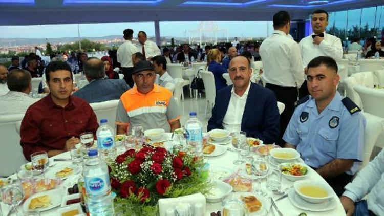 Başkan Duruay, belediye personeli ile iftar yaptı