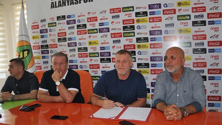 Aytemiz Alanyaspor, Mesut Bakkal ile sözleşme yeniledi