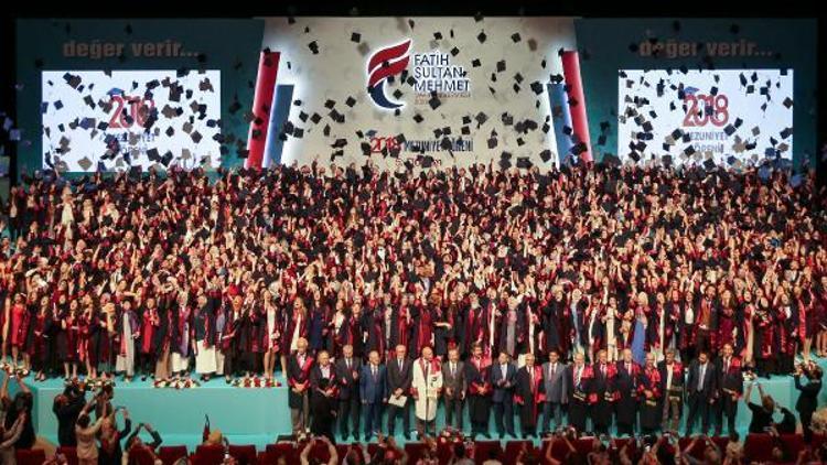 FSMVÜ beşinci dönem mezunlarını uğurladı