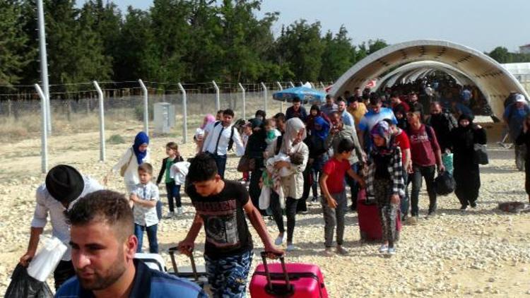 Bayram için ülkelerine giden Suriyelilerin son gün yoğunluğu
