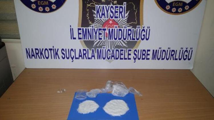 Kayseride uyuşturucudan 2 kişiye gözaltı