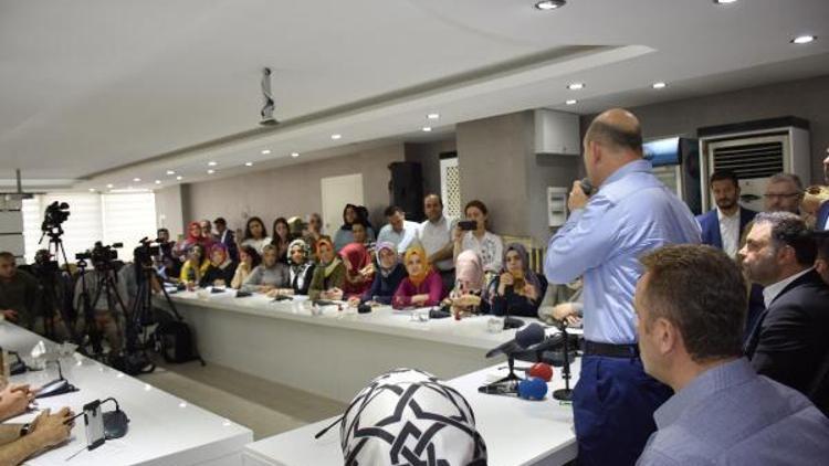 Fotoğraflar// İçişleri Bakanı Soylu, AK Parti Gaziosmanpaşa İlçe Başkanlığını ziyaret etti