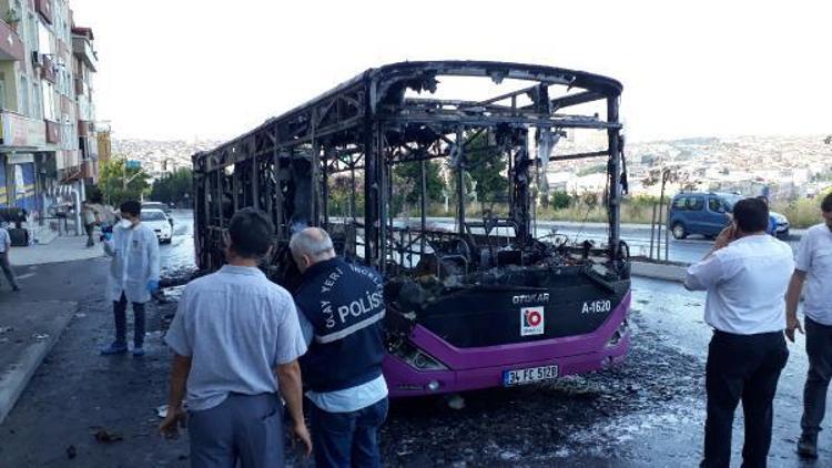 Gaziosmanpaşada halk otobüsü alev alev yandı//Ek fotoğraflar