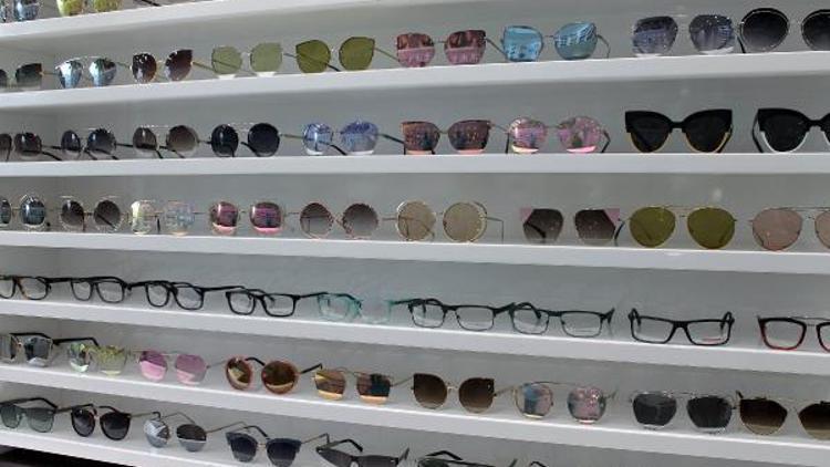 Ucuz güneş gözlüklerinin camı, pet şişe malzemesinden üretiliyor