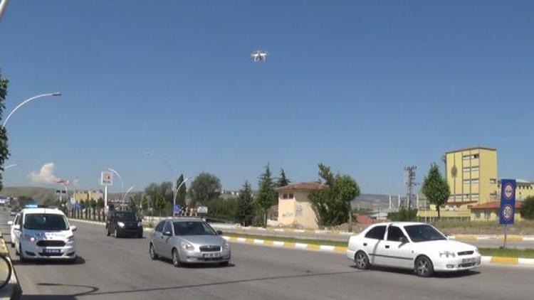 Kırmızı ışıkta geçen araçlar drone ile tespit edildi