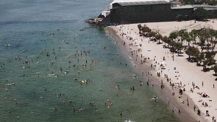 (Havadan fotoğrafla) - Bayramda plajlara akın ettiler