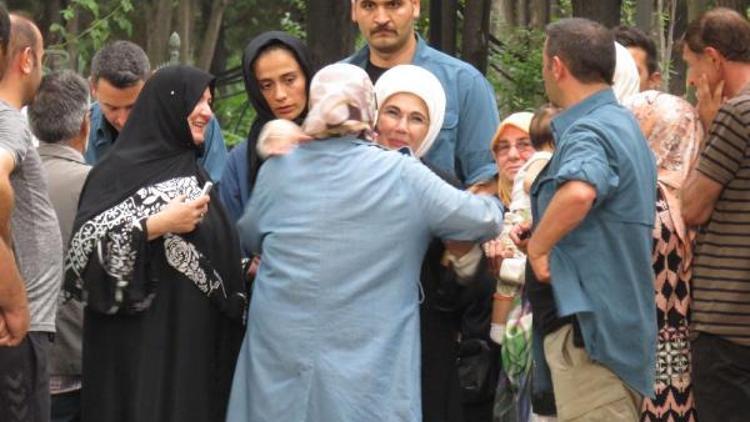 Emine Erdoğandan mezarlık ziyareti