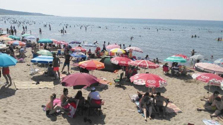 Kandıra sahilleri, bayramda tatilcilerle doldu