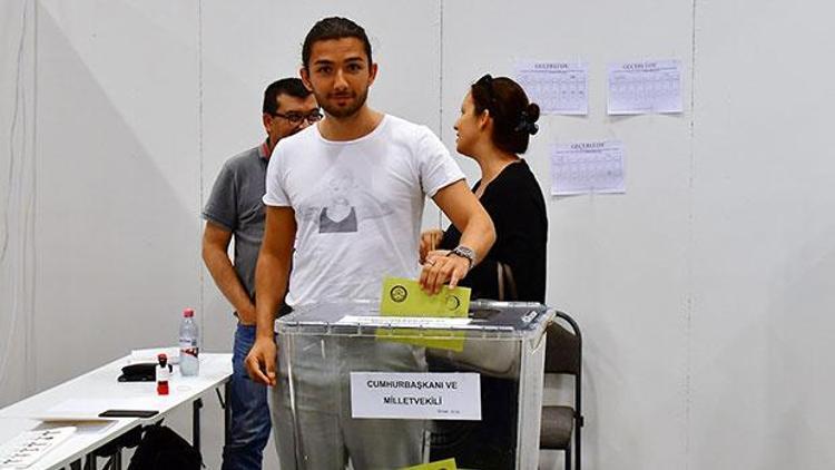 Bayramın ilk günü yurt dışında 105 binden fazla oy kullanıldı