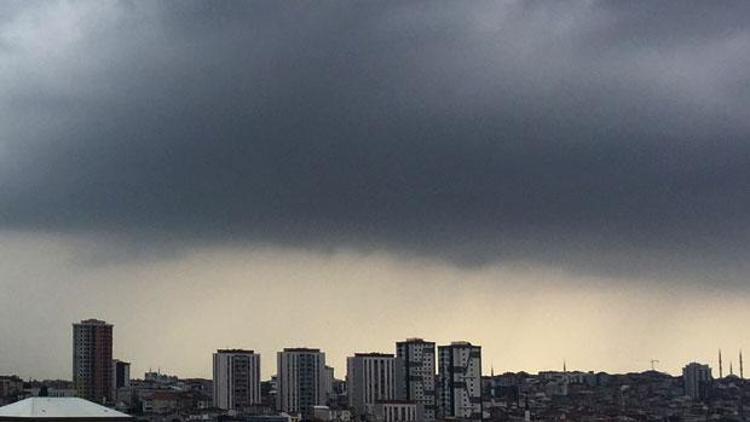 DİKKAT İstanbulda hava aniden karardı... Meteorolojiden flaş uyarı geldi