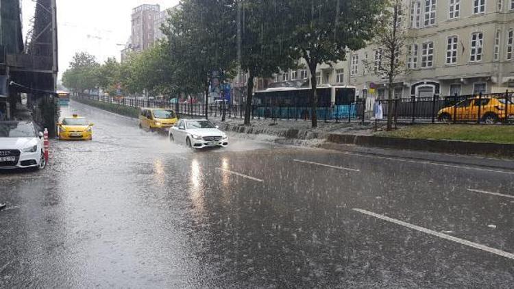 İstanbulda yağmur etkili oluyor