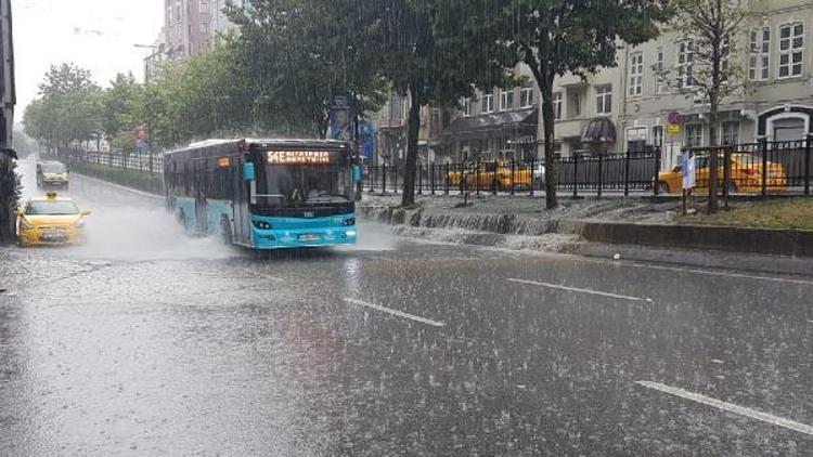 İstanbulda sağanak yağmur etkili oluyor