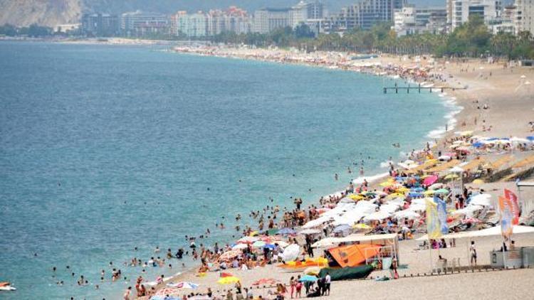 Antalyada bayramın son günü sahiller doldu