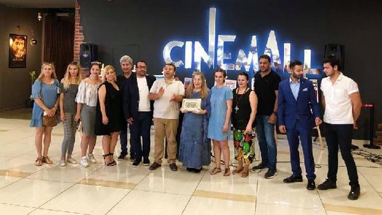 “Film Afişlerinde Kıbrıs Adlı Sergi, Ünlü Oyuncu Ayla Alganın Katılımıyla City Mall AVM’de Açıldı