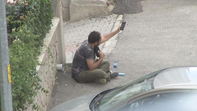 Çocuğunu göremeyince başına silah dayadı