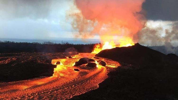 Hawaiide yanardağı izlemek isteyenler gözaltında