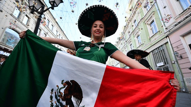 Meksikalı taraftarların coşkulu bekleyişi sürüyor