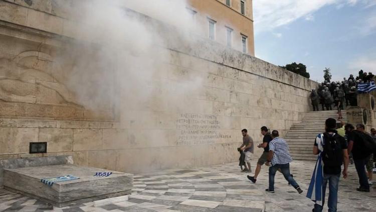 Yunanistan-Makedonya anlaşmasına protestoda arbede